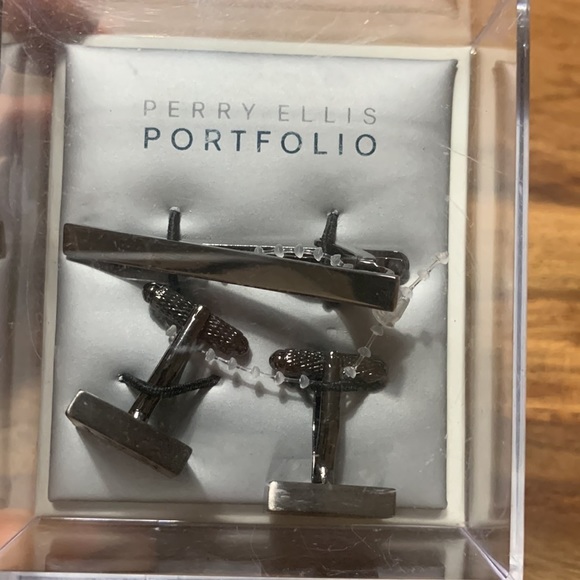 NEW in Box Perry Ellis Black Silver Cufflinks & Tie Clip - Picture 3 of 4